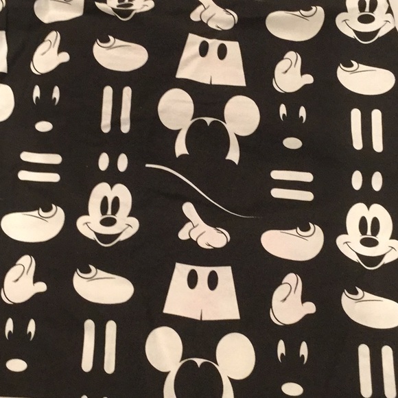 NEW Disney Mickey Mouse apron and mini mitts - Picture 6 of 8